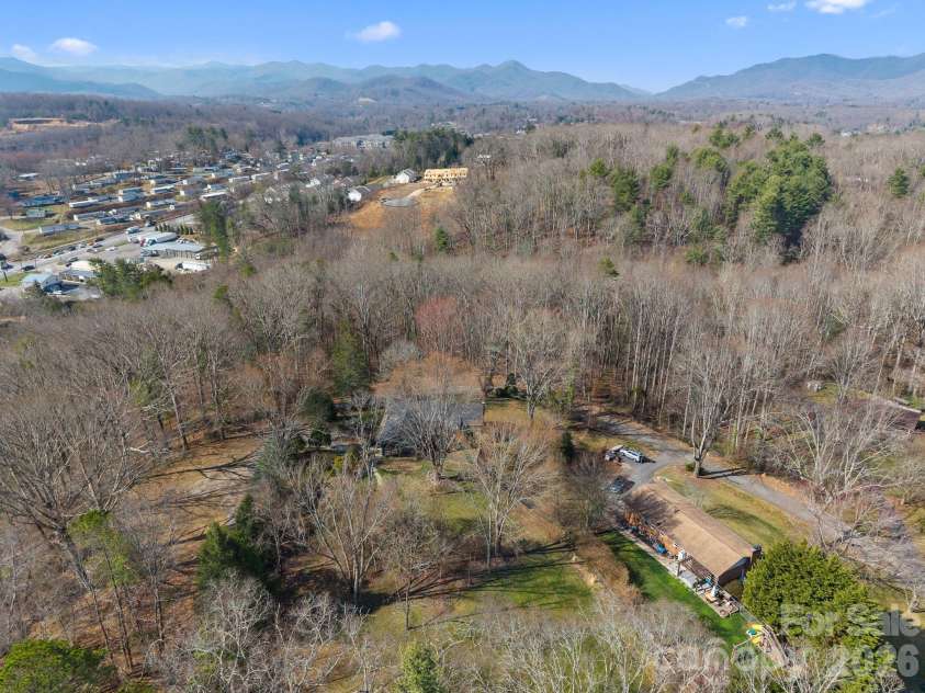 33 Fairfield Drive, Candler, NC 28715.  MLS# CAR4329964, YatesRealty ID 16651. 
