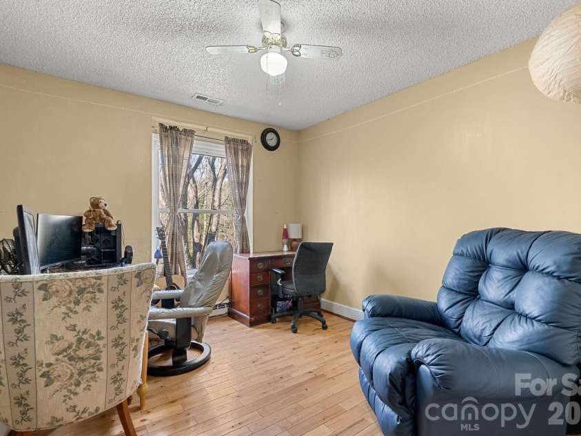 33 Fairfield Drive, Candler, NC 28715.  MLS# CAR4329964, YatesRealty ID 16651. Bedroom