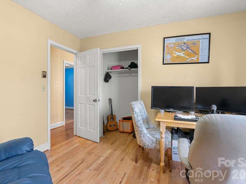 33 Fairfield Drive, Candler, NC 28715.  MLS# CAR4329964, YatesRealty ID 16651. Bedroom