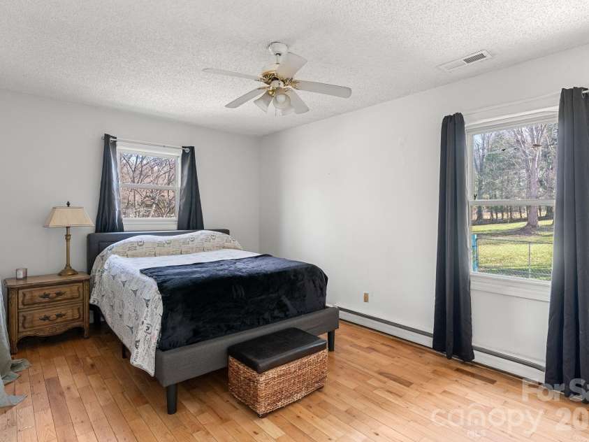 33 Fairfield Drive, Candler, NC 28715.  MLS# CAR4329964, YatesRealty ID 16651. Bedroom