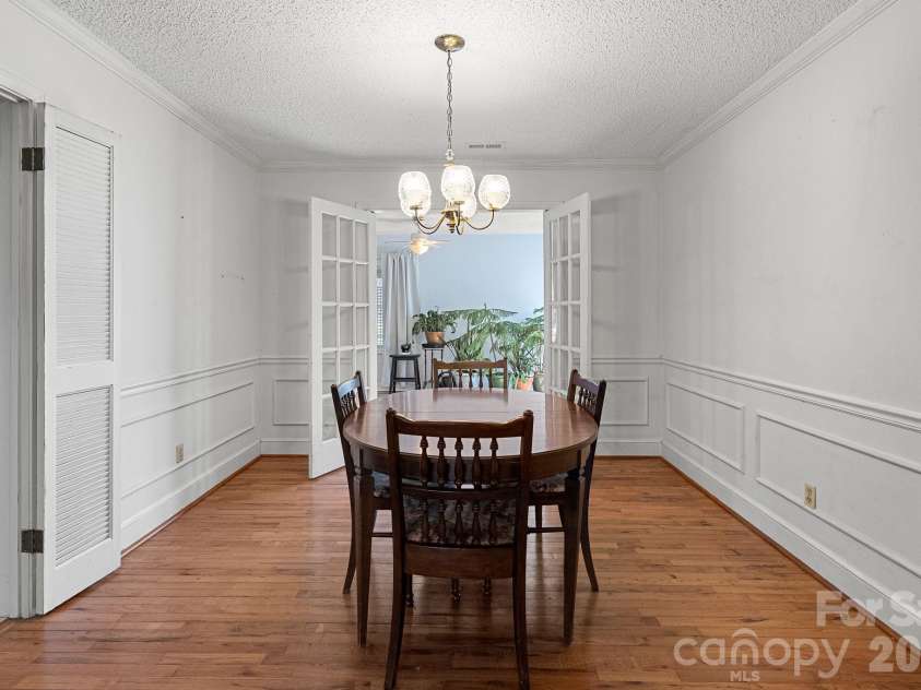 33 Fairfield Drive, Candler, NC 28715.  MLS# CAR4329964, YatesRealty ID 16651. Dining Area