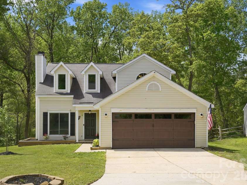 1629 Oak Knoll Lane, Charlotte, NC 28214.  MLS# CAR4367286, YatesRealty ID 16652. 