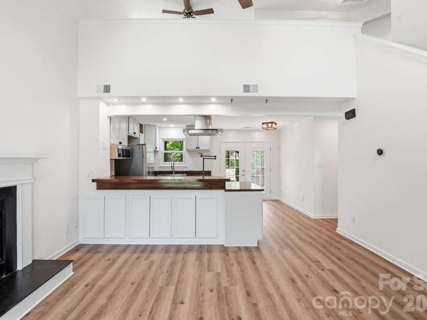 1629 Oak Knoll Lane, Charlotte, NC 28214.  MLS# CAR4367286, YatesRealty ID 16652. 
