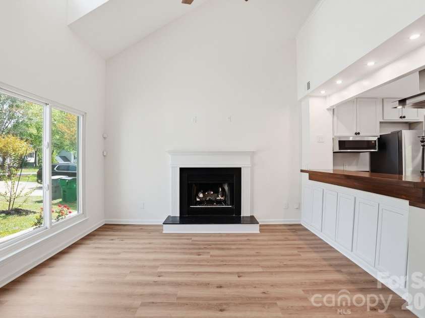 1629 Oak Knoll Lane, Charlotte, NC 28214.  MLS# CAR4367286, YatesRealty ID 16652. 