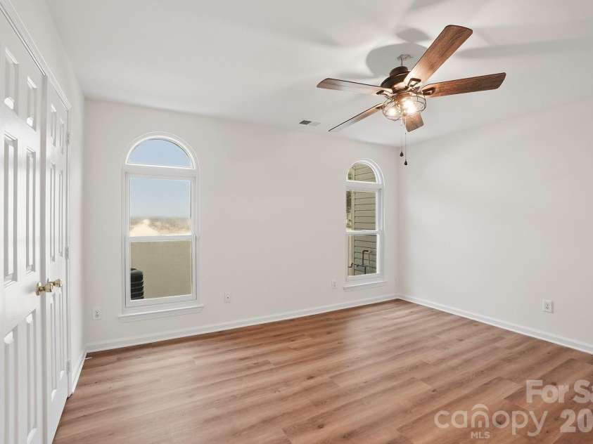 1629 Oak Knoll Lane, Charlotte, NC 28214.  MLS# CAR4367286, YatesRealty ID 16652. 