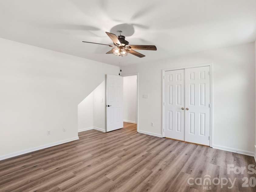 1629 Oak Knoll Lane, Charlotte, NC 28214.  MLS# CAR4367286, YatesRealty ID 16652. 