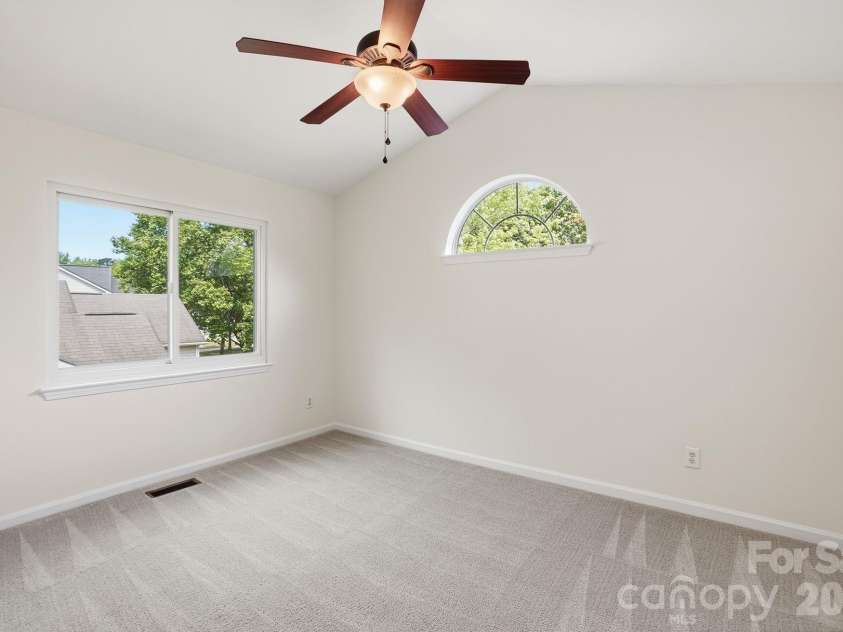 1629 Oak Knoll Lane, Charlotte, NC 28214.  MLS# CAR4367286, YatesRealty ID 16652. 