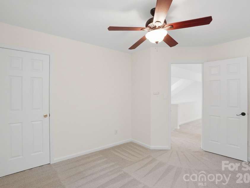 1629 Oak Knoll Lane, Charlotte, NC 28214.  MLS# CAR4367286, YatesRealty ID 16652. 