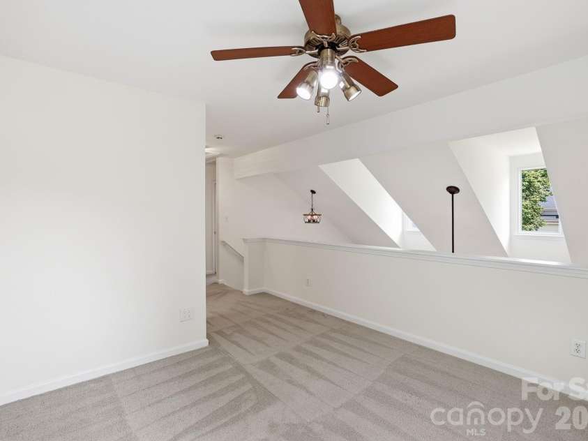 1629 Oak Knoll Lane, Charlotte, NC 28214.  MLS# CAR4367286, YatesRealty ID 16652. 