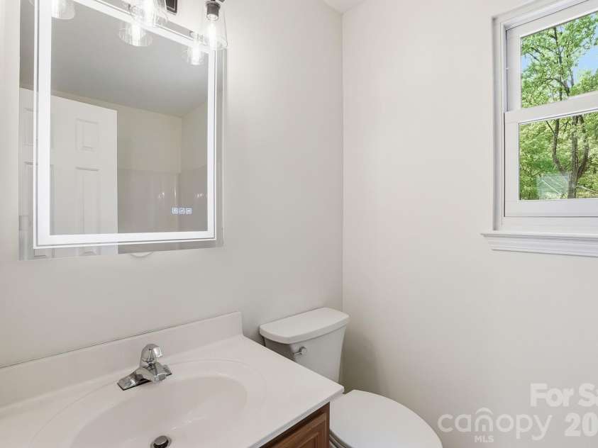 1629 Oak Knoll Lane, Charlotte, NC 28214.  MLS# CAR4367286, YatesRealty ID 16652. 