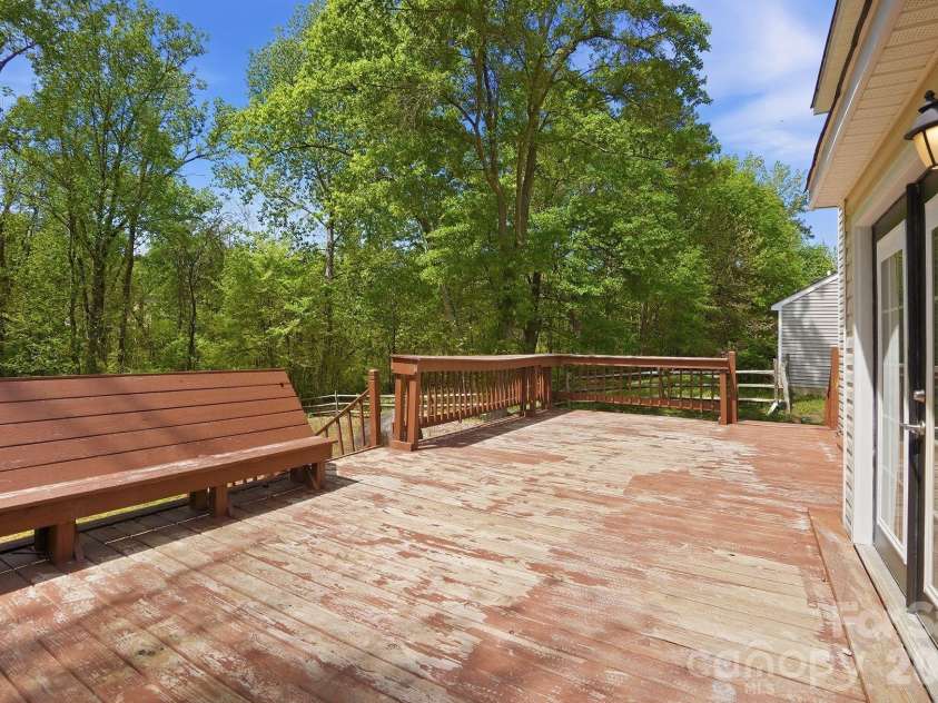 1629 Oak Knoll Lane, Charlotte, NC 28214.  MLS# CAR4367286, YatesRealty ID 16652. 