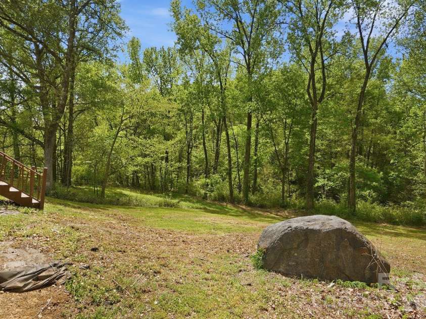 1629 Oak Knoll Lane, Charlotte, NC 28214.  MLS# CAR4367286, YatesRealty ID 16652. 