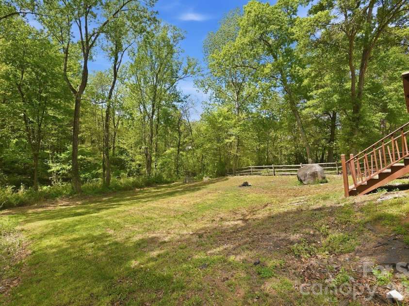 1629 Oak Knoll Lane, Charlotte, NC 28214.  MLS# CAR4367286, YatesRealty ID 16652. 