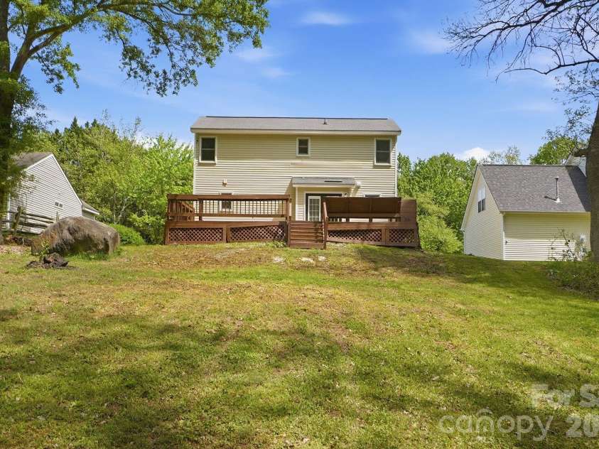 1629 Oak Knoll Lane, Charlotte, NC 28214.  MLS# CAR4367286, YatesRealty ID 16652. 