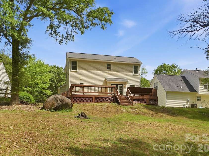 1629 Oak Knoll Lane, Charlotte, NC 28214.  MLS# CAR4367286, YatesRealty ID 16652. 