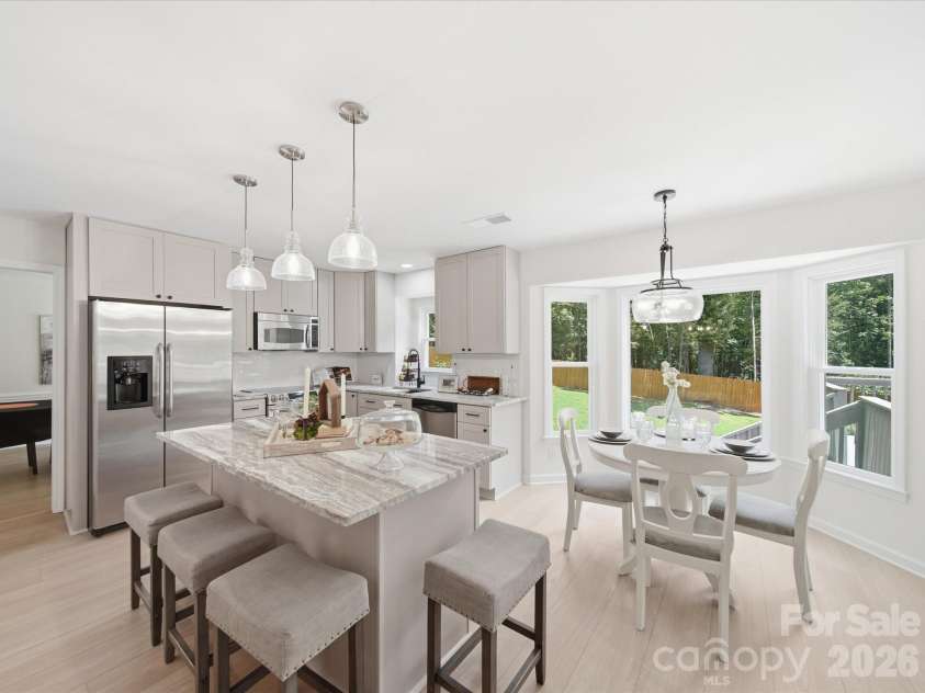 3919 Cherrybrook Drive, Mint Hill, NC 28227.  MLS# CAR4361904, YatesRealty ID 16653. Fully updated kitchen with 42