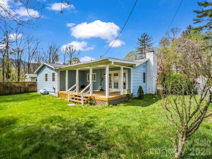 212 Vance Avenue, Black Mountain, NC 28711.  MLS# CAR4367004, YatesRealty ID 16655. Spacious and level, this back yard is ready for summer!