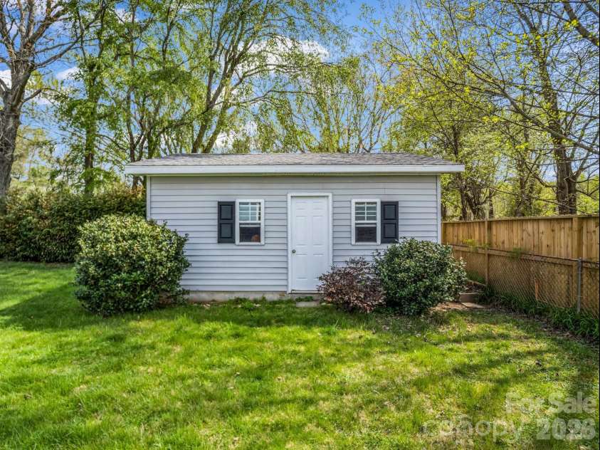 212 Vance Avenue, Black Mountain, NC 28711.  MLS# CAR4367004, YatesRealty ID 16655. Storage garage.