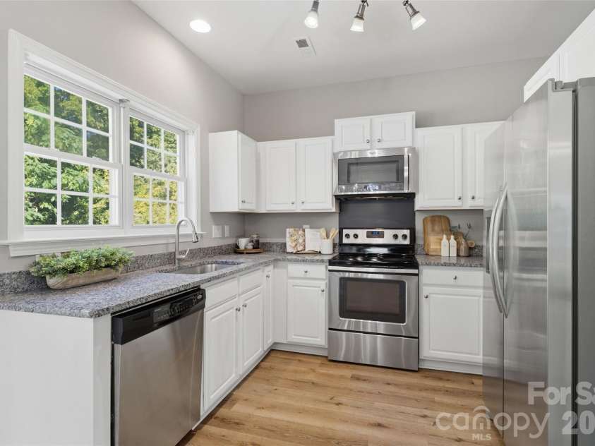 11709 Borchetta Drive, Charlotte, NC 28277.  MLS# CAR4429029, YatesRealty ID 16657. 