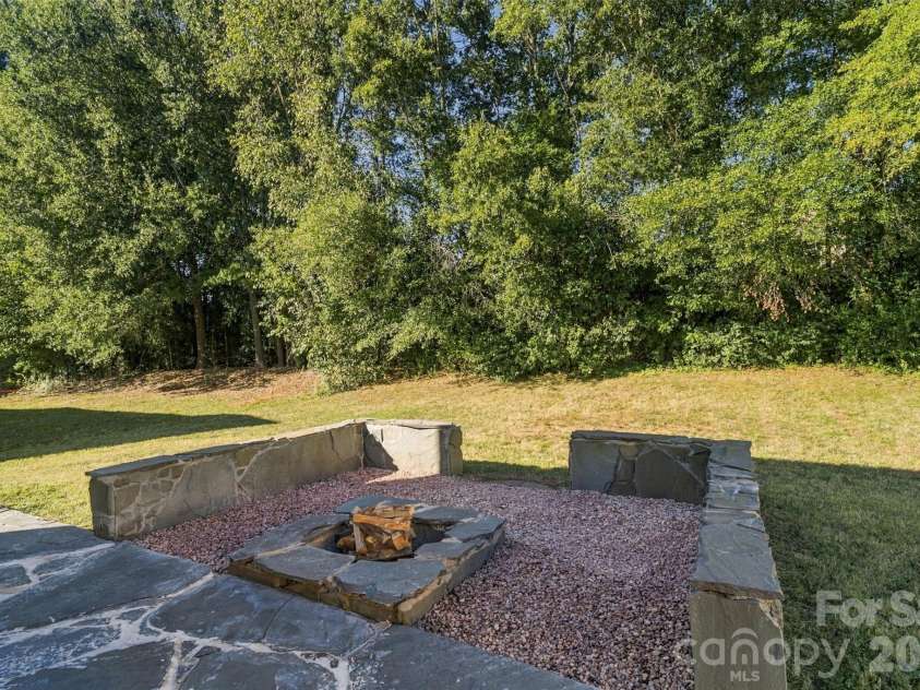 11709 Borchetta Drive, Charlotte, NC 28277.  MLS# CAR4429029, YatesRealty ID 16657. 