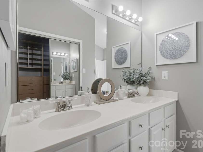 11709 Borchetta Drive, Charlotte, NC 28277.  MLS# CAR4429029, YatesRealty ID 16657. 