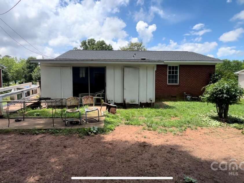 4414 Birkdale Drive, Charlotte, NC 28208.  MLS# CAR4261257, YatesRealty ID 16659. 