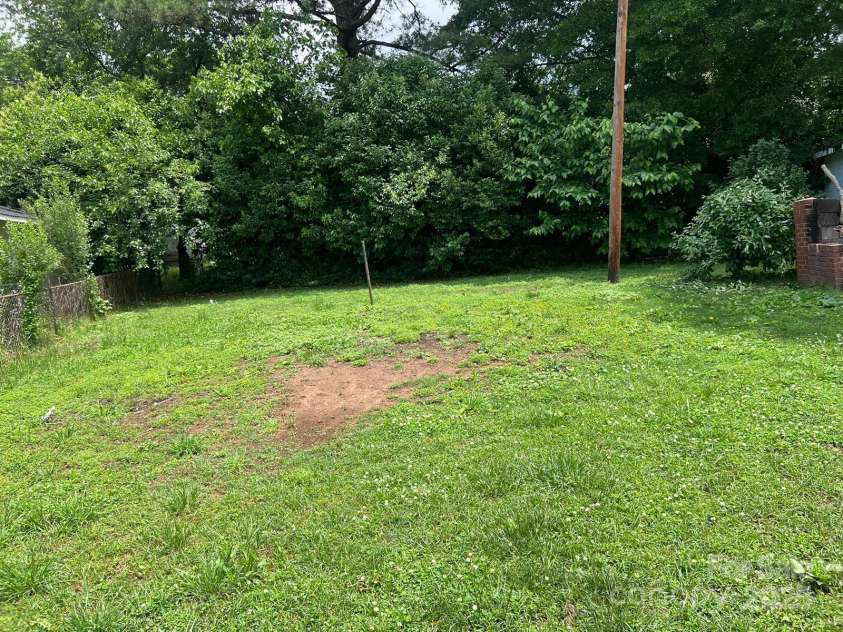 4414 Birkdale Drive, Charlotte, NC 28208.  MLS# CAR4261257, YatesRealty ID 16659. 