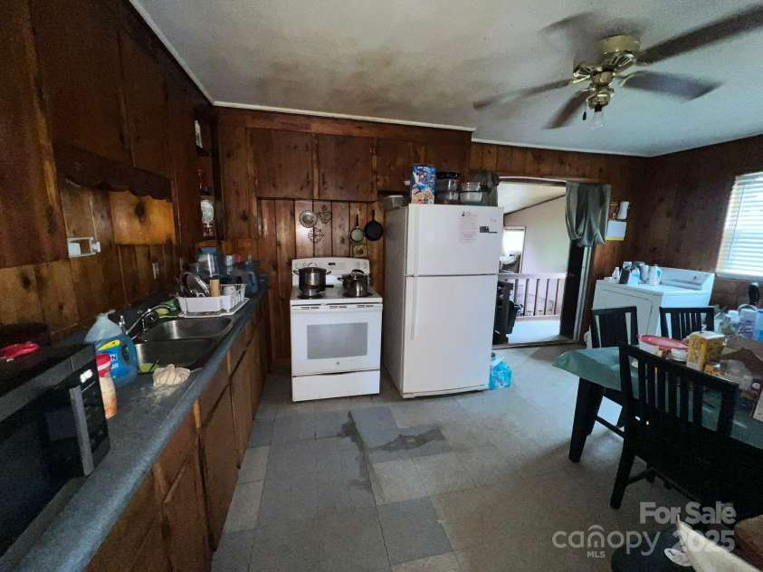 4414 Birkdale Drive, Charlotte, NC 28208.  MLS# CAR4261257, YatesRealty ID 16659. 