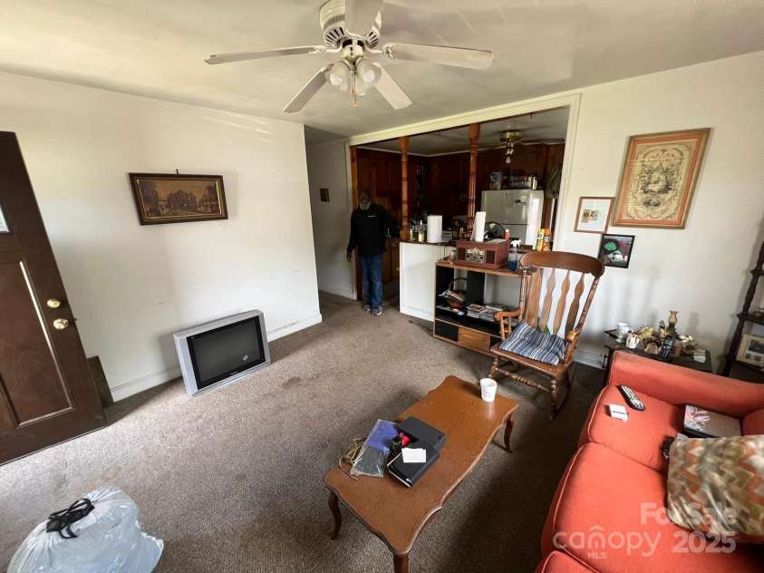 4414 Birkdale Drive, Charlotte, NC 28208.  MLS# CAR4261257, YatesRealty ID 16659. 