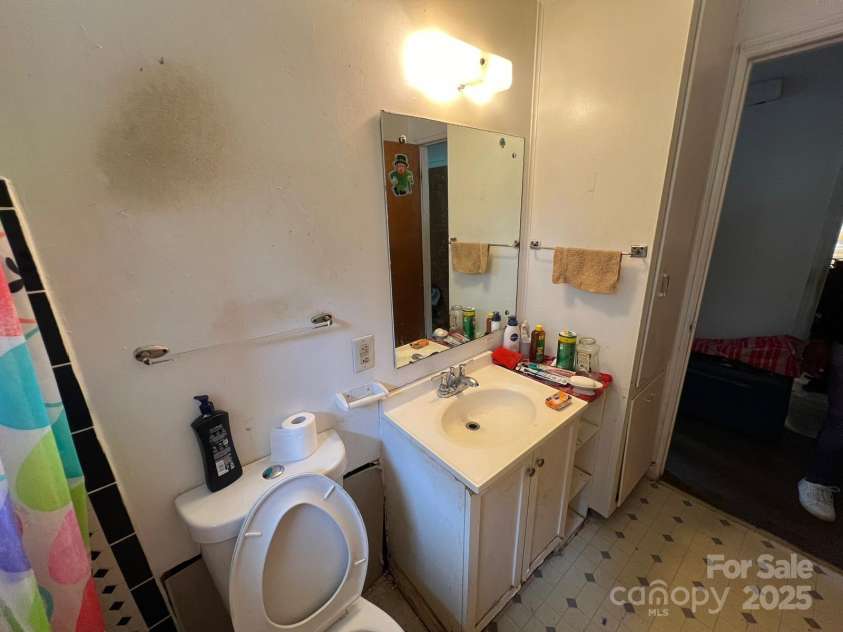 4414 Birkdale Drive, Charlotte, NC 28208.  MLS# CAR4261257, YatesRealty ID 16659. 