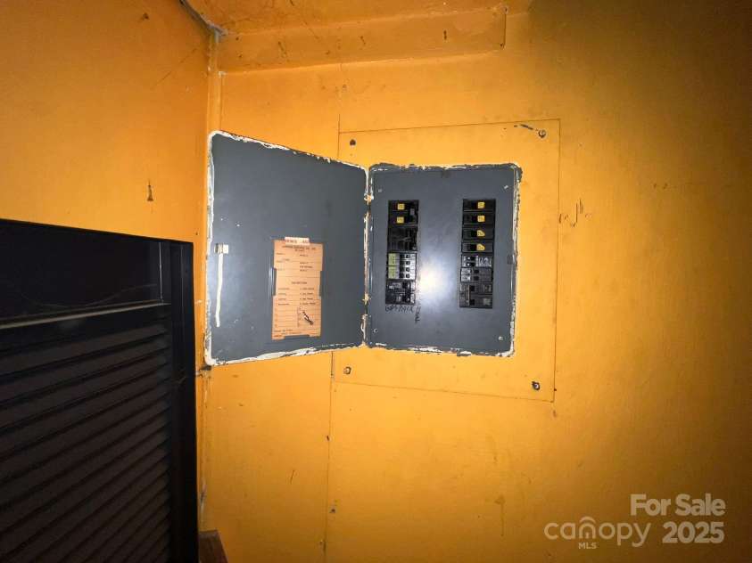 4414 Birkdale Drive, Charlotte, NC 28208.  MLS# CAR4261257, YatesRealty ID 16659. 