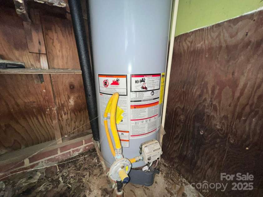 4414 Birkdale Drive, Charlotte, NC 28208.  MLS# CAR4261257, YatesRealty ID 16659. 