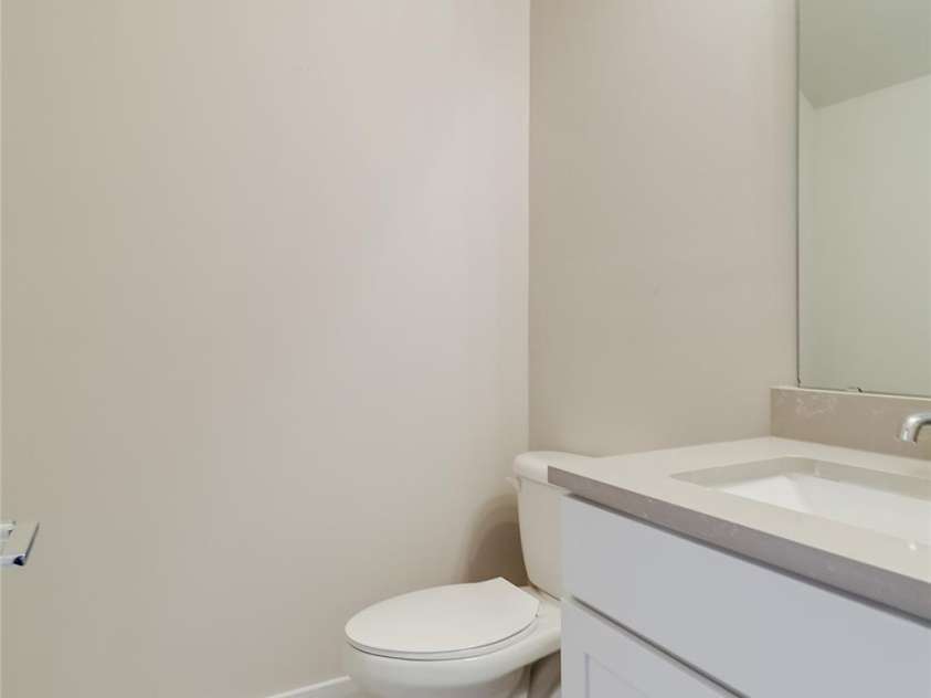 2123 Isom Street, Charlotte, NC 28208.  MLS# CAR4226321, YatesRealty ID 1666. Full bathroom