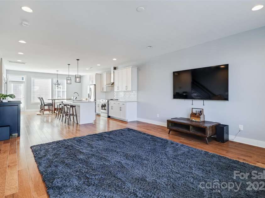 2123 Isom Street, Charlotte, NC 28208.  MLS# CAR4226321, YatesRealty ID 1666. Living room