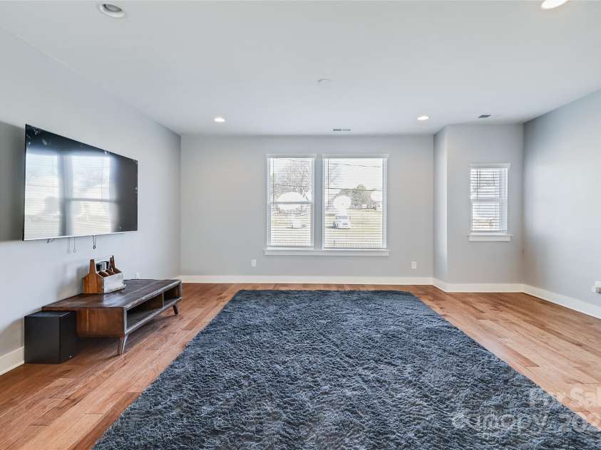 2123 Isom Street, Charlotte, NC 28208.  MLS# CAR4226321, YatesRealty ID 1666. Living room