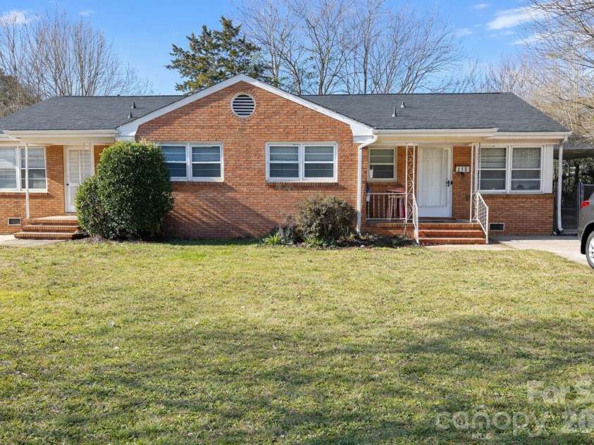 310 Hollis Road, Charlotte, NC 28209.  MLS# CAR4343083, YatesRealty ID 1666. 