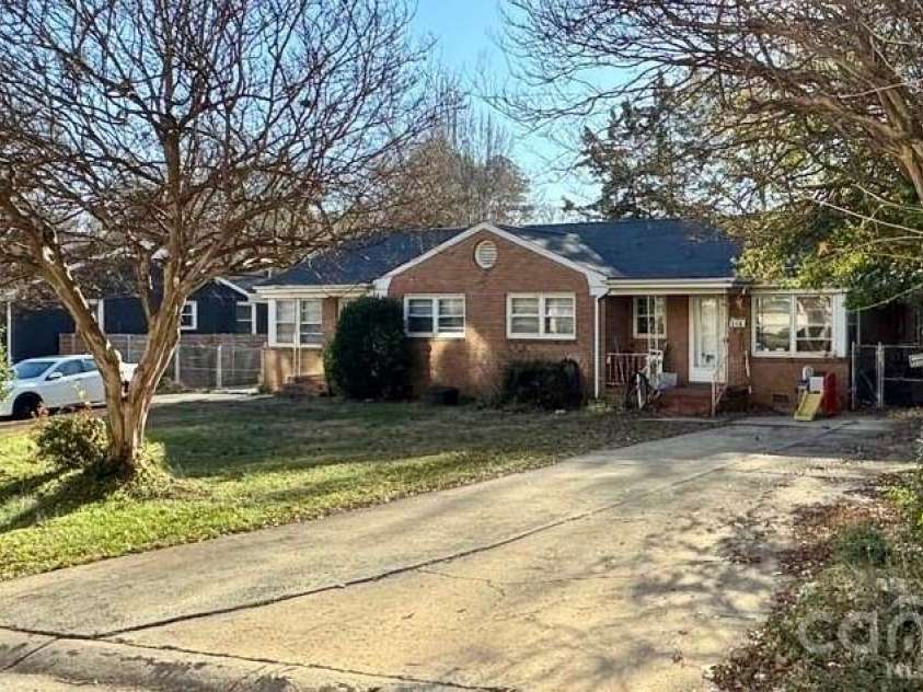 310 Hollis Road, Charlotte, NC 28209.  MLS# CAR4343083, YatesRealty ID 1666. 