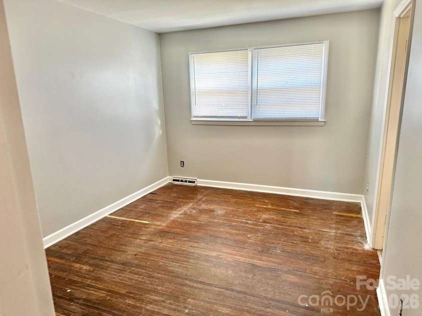 310 Hollis Road, Charlotte, NC 28209.  MLS# CAR4343083, YatesRealty ID 1666. 