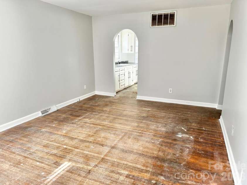 310 Hollis Road, Charlotte, NC 28209.  MLS# CAR4343083, YatesRealty ID 1666. 