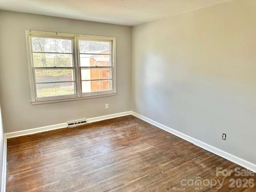 310 Hollis Road, Charlotte, NC 28209.  MLS# CAR4343083, YatesRealty ID 1666. 