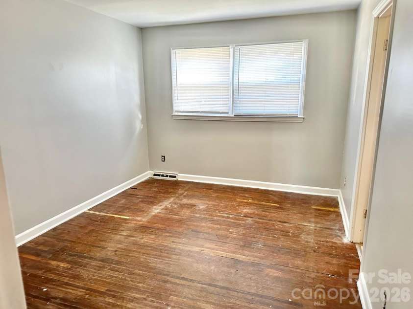 310 Hollis Road, Charlotte, NC 28209.  MLS# CAR4343083, YatesRealty ID 1666. 