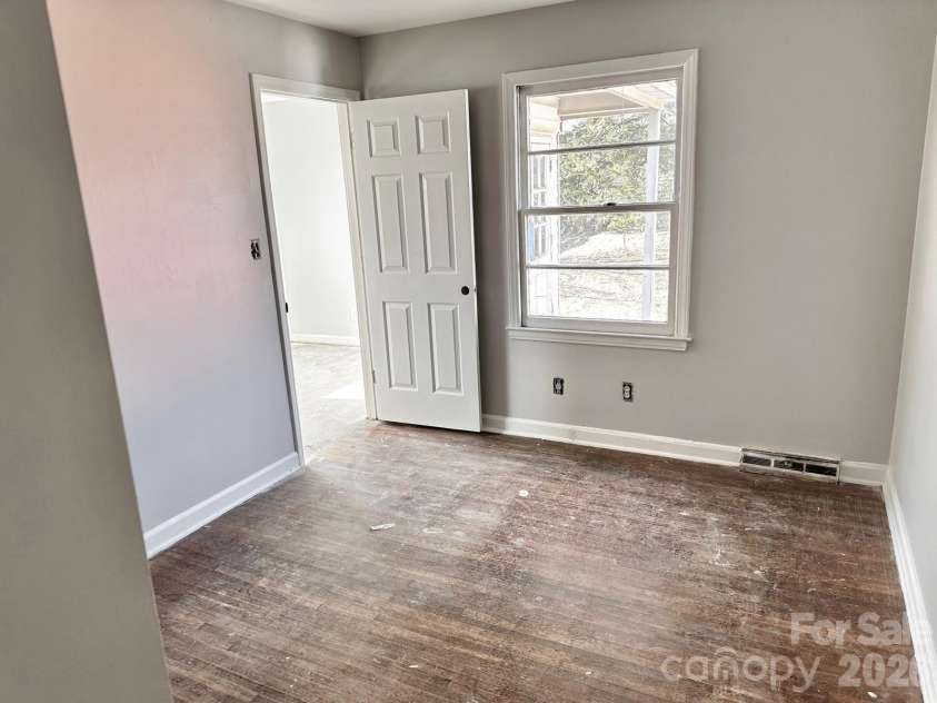310 Hollis Road, Charlotte, NC 28209.  MLS# CAR4343083, YatesRealty ID 1666. 