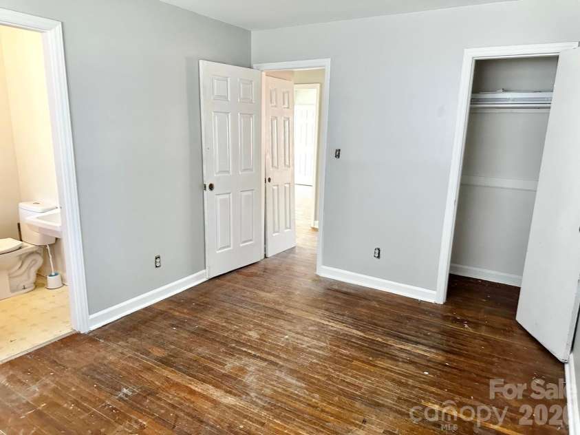 310 Hollis Road, Charlotte, NC 28209.  MLS# CAR4343083, YatesRealty ID 1666. 