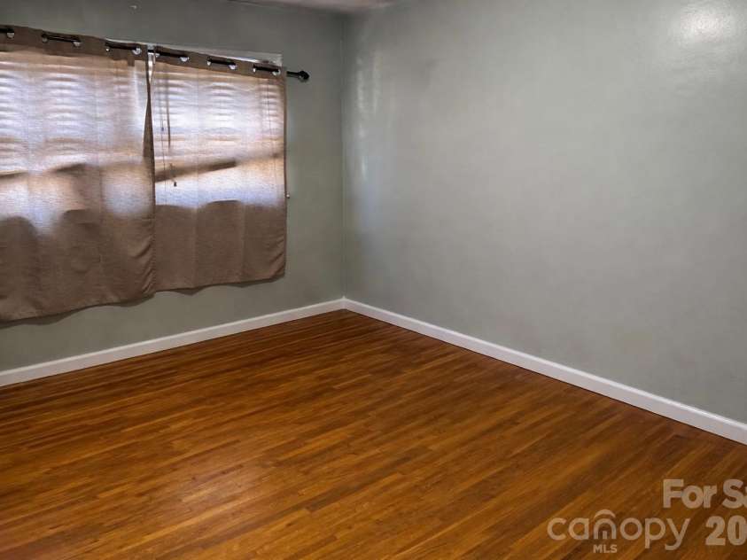 310 Hollis Road, Charlotte, NC 28209.  MLS# CAR4343083, YatesRealty ID 1666. 