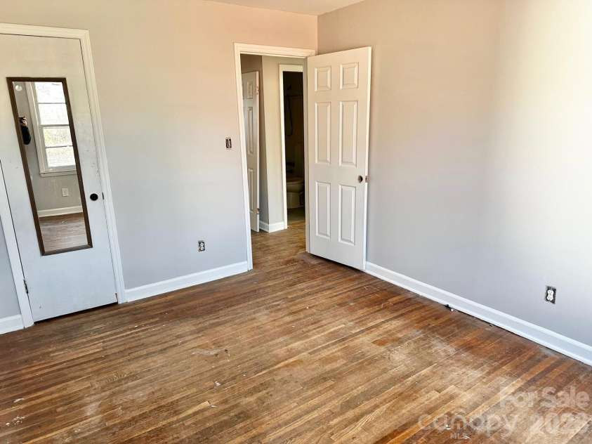 310 Hollis Road, Charlotte, NC 28209.  MLS# CAR4343083, YatesRealty ID 1666. 