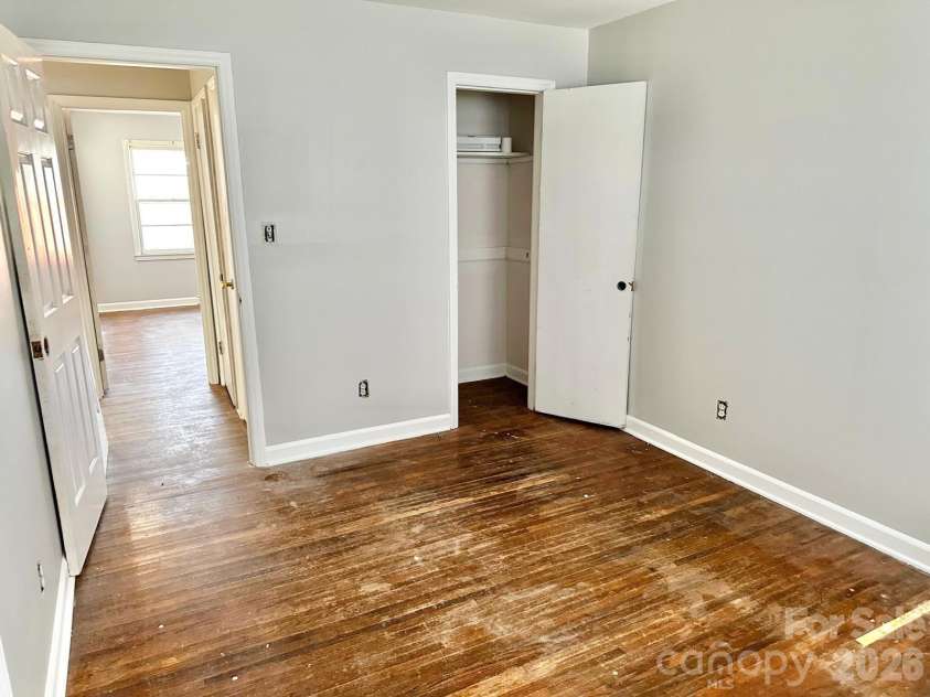 310 Hollis Road, Charlotte, NC 28209.  MLS# CAR4343083, YatesRealty ID 1666. 