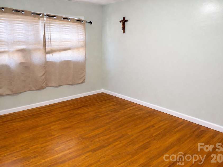 310 Hollis Road, Charlotte, NC 28209.  MLS# CAR4343083, YatesRealty ID 1666. 