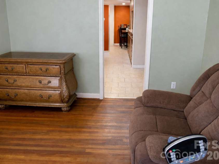310 Hollis Road, Charlotte, NC 28209.  MLS# CAR4343083, YatesRealty ID 1666. 
