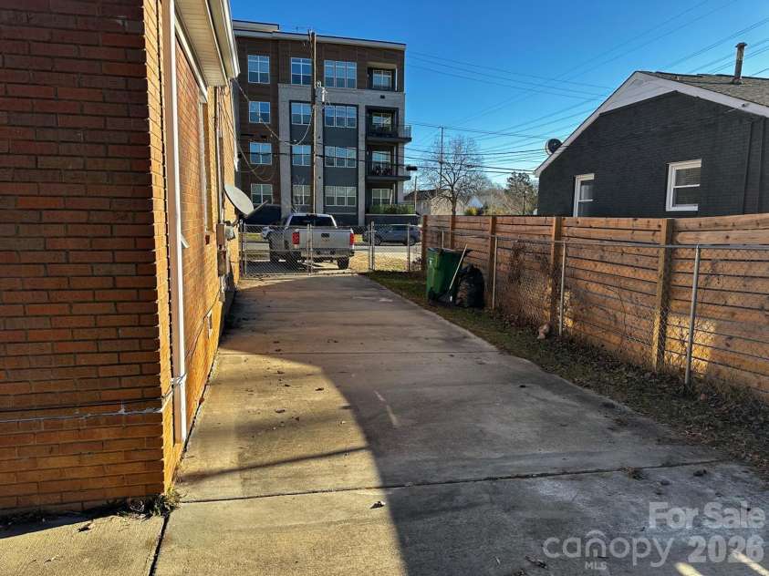 310 Hollis Road, Charlotte, NC 28209.  MLS# CAR4343083, YatesRealty ID 1666. 