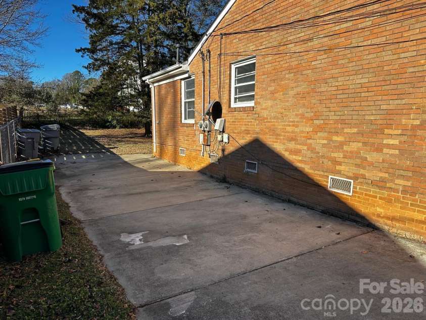 310 Hollis Road, Charlotte, NC 28209.  MLS# CAR4343083, YatesRealty ID 1666. 